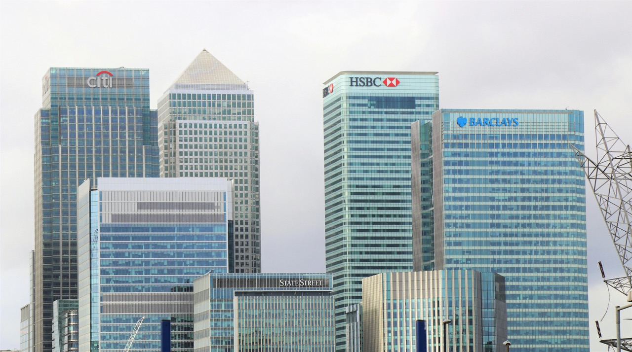 Skyscrapers in London's financial district featuring Citigroup, HSBC, Barclays, and State Street logos